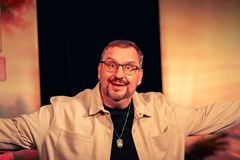 Hypnotizér z autobusové zastávky