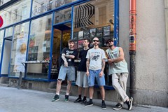 Janet A a Sloth v Hoodbaru