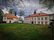 Zámek Mlázovy, Kolinec