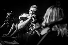 Ať se snaží ona, Karel Škrabal, Nela Bártová...