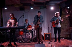 Temporary Friends, Líná Neděle, Představy Postavy