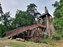 Hrad Zlenice, Senohraby