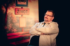 Hypnotizér z autobusové zastávky