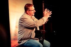 Hypnotizér z autobusové zastávky