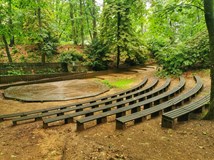 Amfiteátr v zámeckých zahradách, Loučeň