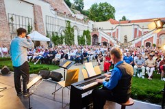 Šansony v Zahradách