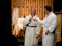 TŘI V SAUNĚ se vrací.