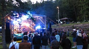 Ostrov/Eiland - festival mezi skalami