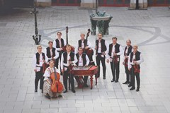 Cimbál, víno, hromy bijú