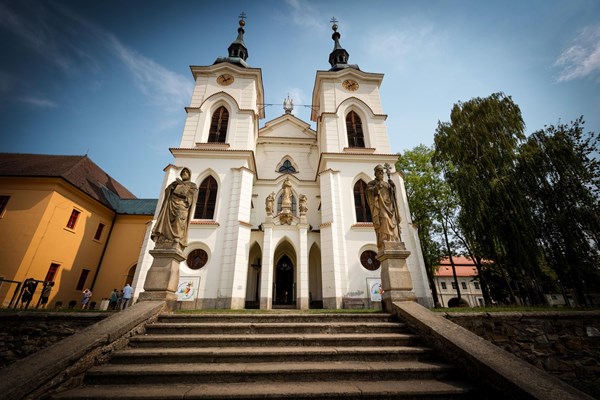Opatský kostel Narození Panny Marie