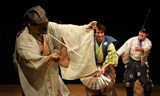 Japonské komedie na nádvoří