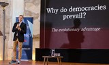 Demokracie v 21. století: Ustoupí, nebo obstojí?