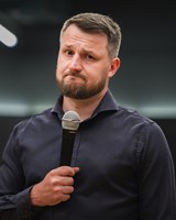 Venkovní show u bazénu s Underground Comedy CLUB