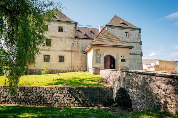 Vodní tvrz