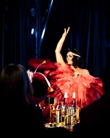 Cirkus des Péchés: Prachy, Samet a Gin
