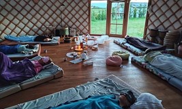 Zvuková lázeň s křišťálovými mísami & aromaterapie