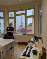 Wired Up – výroba bonsaje z drátů