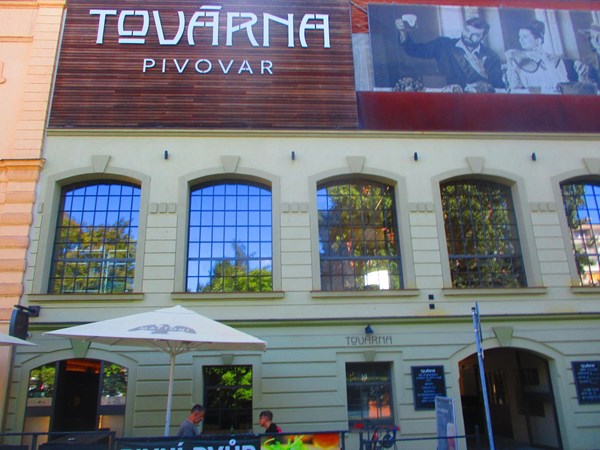 Restaurace Pivovar Továrna - sál pivnice