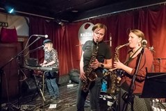 Zuby nehty, Pěnička kurpunk