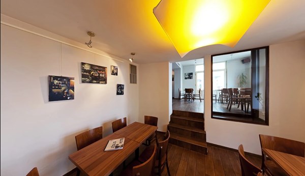 Cafe Decada